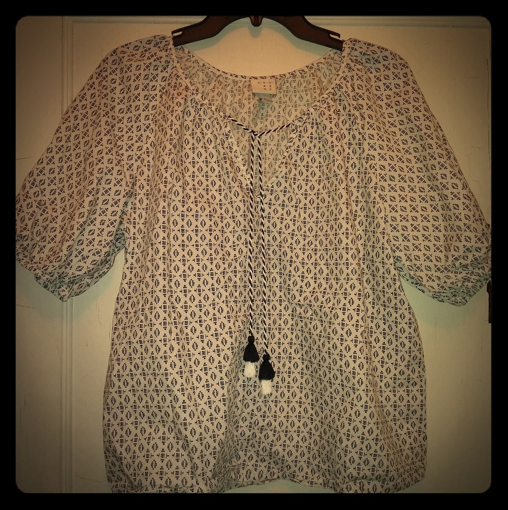 Black and White patterned top
